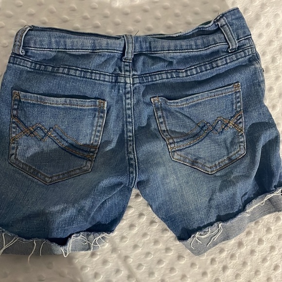 DELIA’S Women’s Blue Jean Cuffed Shorts with Double Button! - Picture 3 of 4